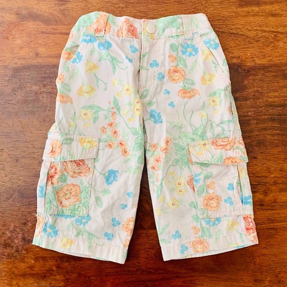 Oshkosh Girls Floral Print Cargo Capris, size 3T - Picture 1 of 6